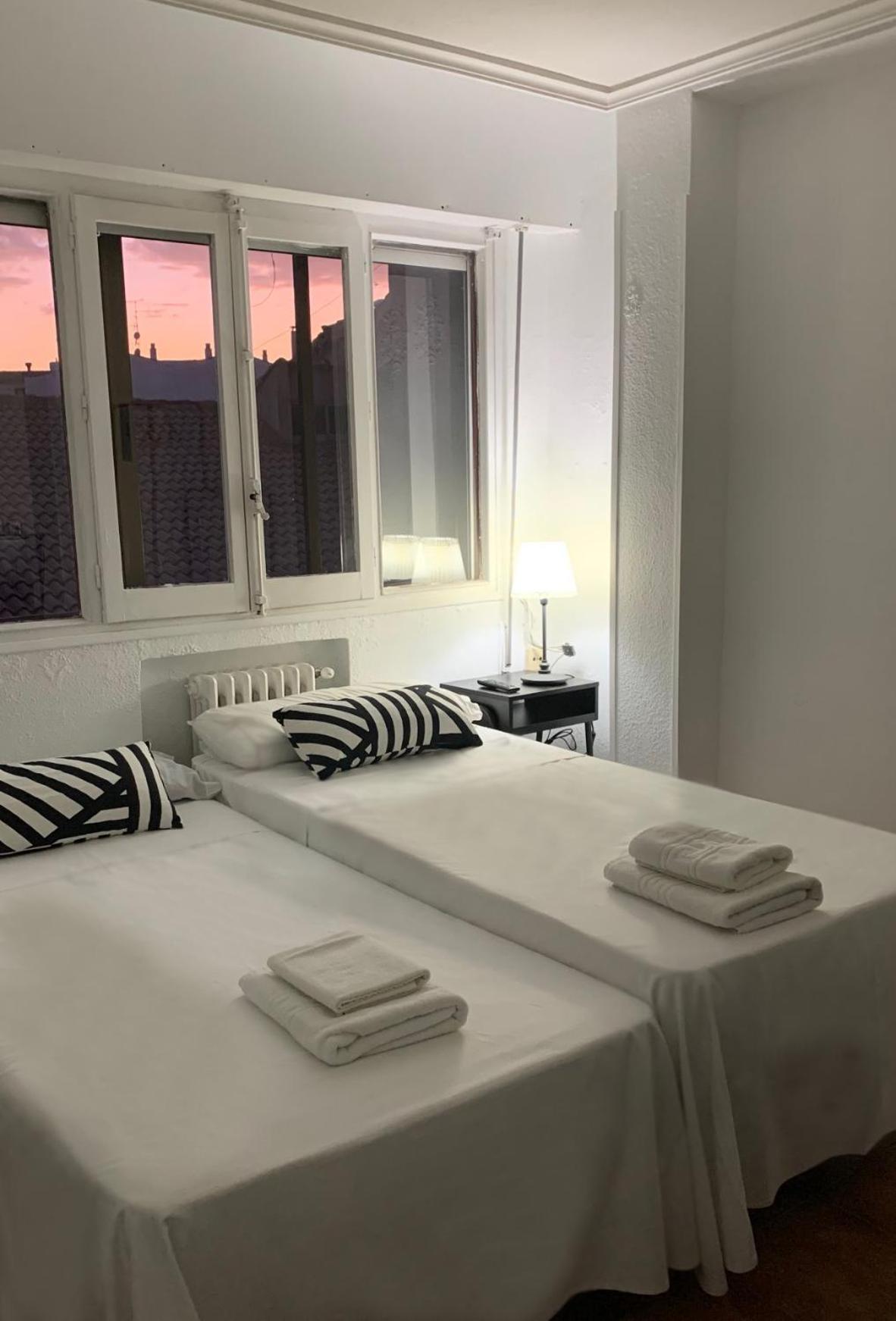 Hotel Y Restaurante Puerta De Aranda Aranda de Duero Eksteriør bilde